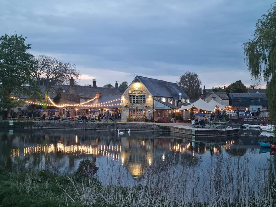 The Riverside Lechlade Exterior foto