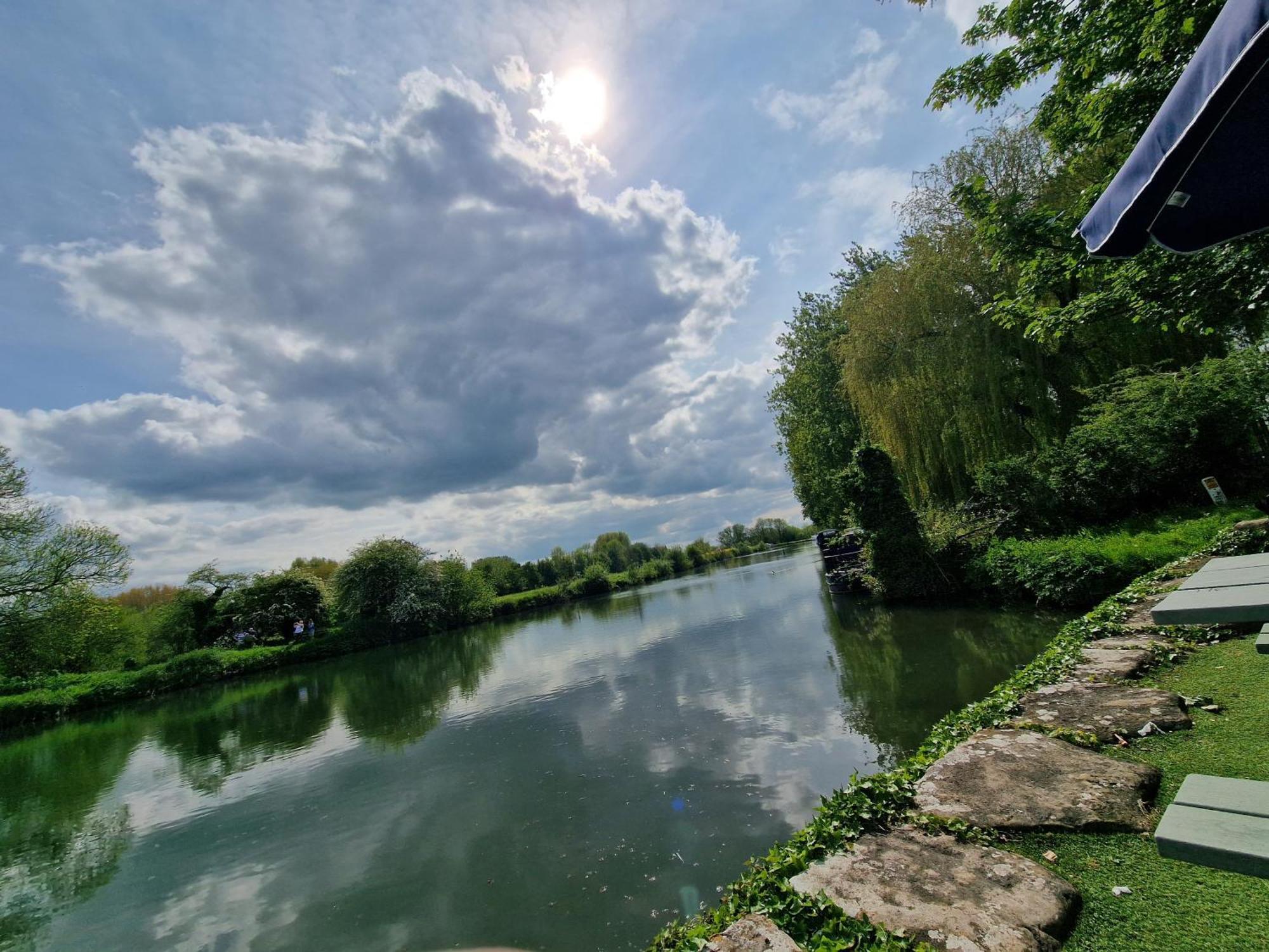The Riverside Lechlade Exterior foto